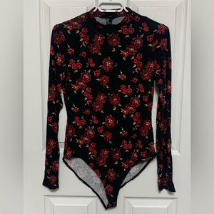 🎀3/$35 Floral long sleeve bodysuit🎀